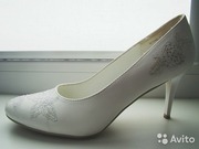 Продам белые туфли (свадебные)